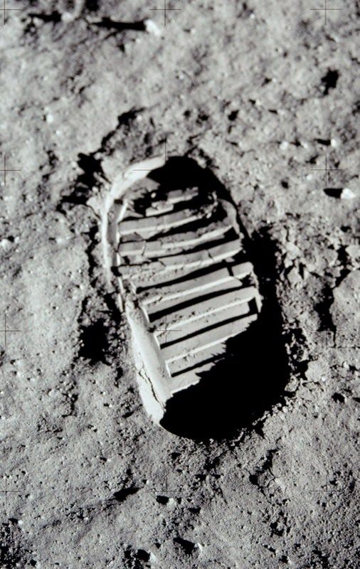 First Steps on the Moon First Steps on the Moon